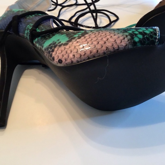 Brand new.Never worn tie up ankle snake pattern sandals gold, black,blue, green - Picture 7 of 9